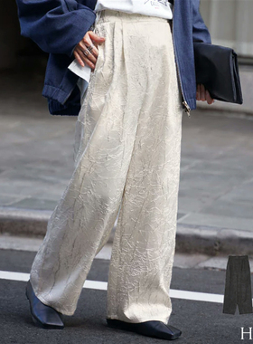 日单秋冬新款时尚轻奢高级感半松紧腰缎面褶皱肌理直筒裤31757