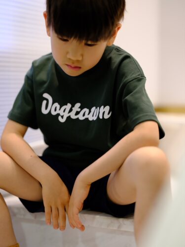 DOGTOWN童装艺术字体短袖TEE