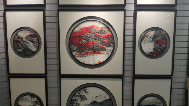 苏州刺绣三联画客厅背景墙装饰画带框成品山水牡丹透纱绣立体装裱图片