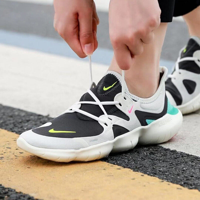 耐克 NIKE FREE RN 女子赤足透气缓震运动跑步鞋 AQ1316-100