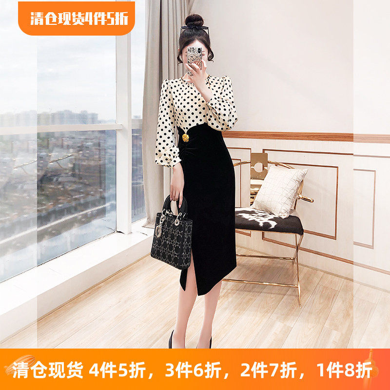 显瘦裙子包臀裙秋季2026新款女装长袖中长款波点厅里厅气的连衣裙