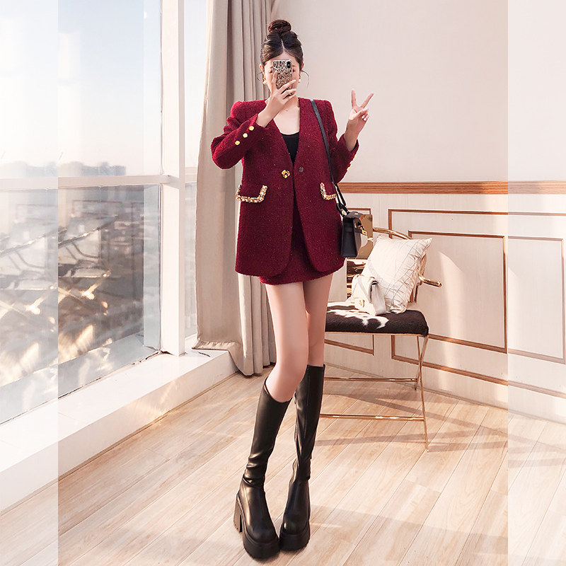 红色系穿搭一整套过年衣服女装2025新款两件套外套短裙小香风套装