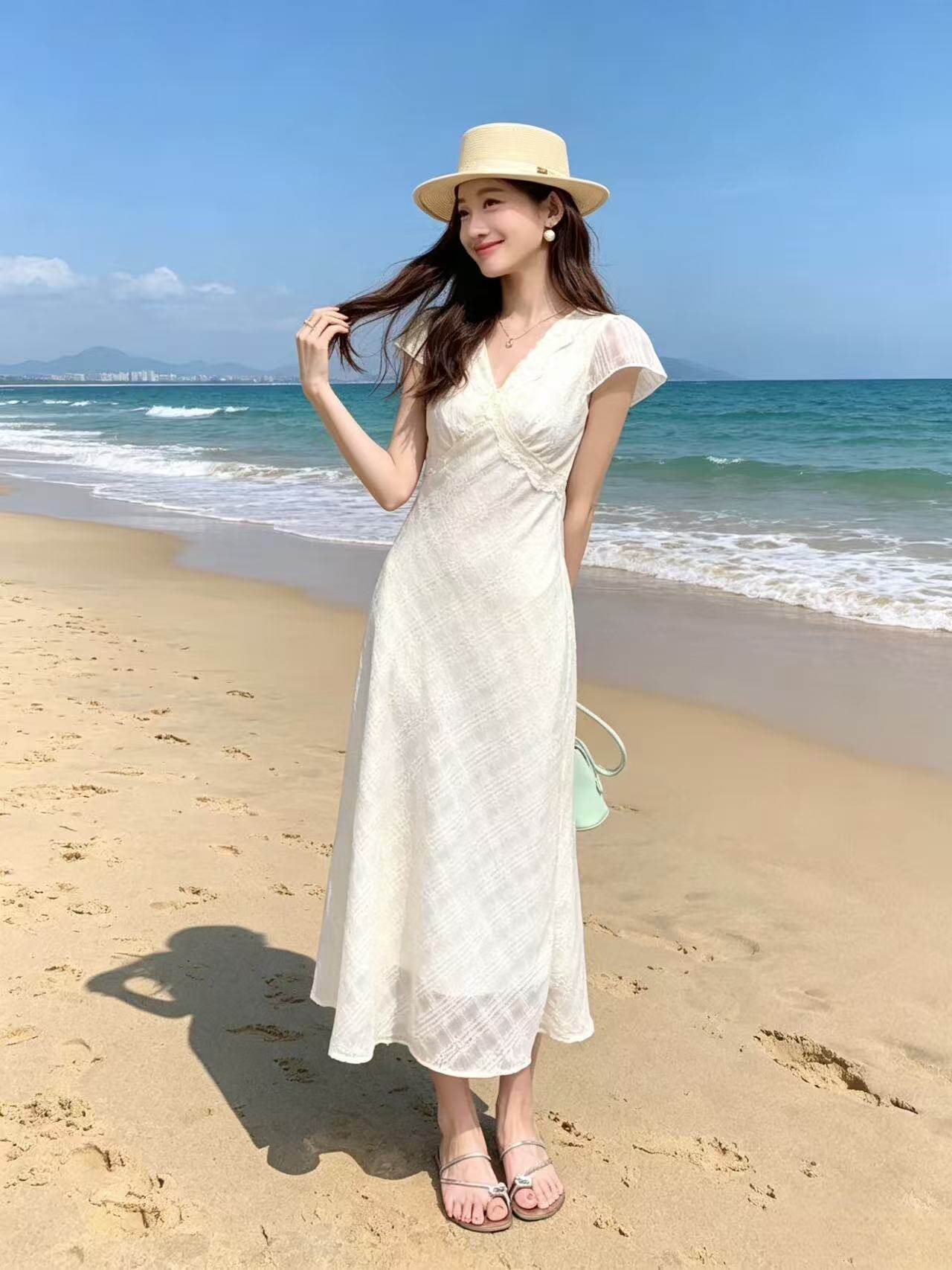 法式v领收腰显瘦度假连衣裙女夏季2026年新款提花小清新气质长裙