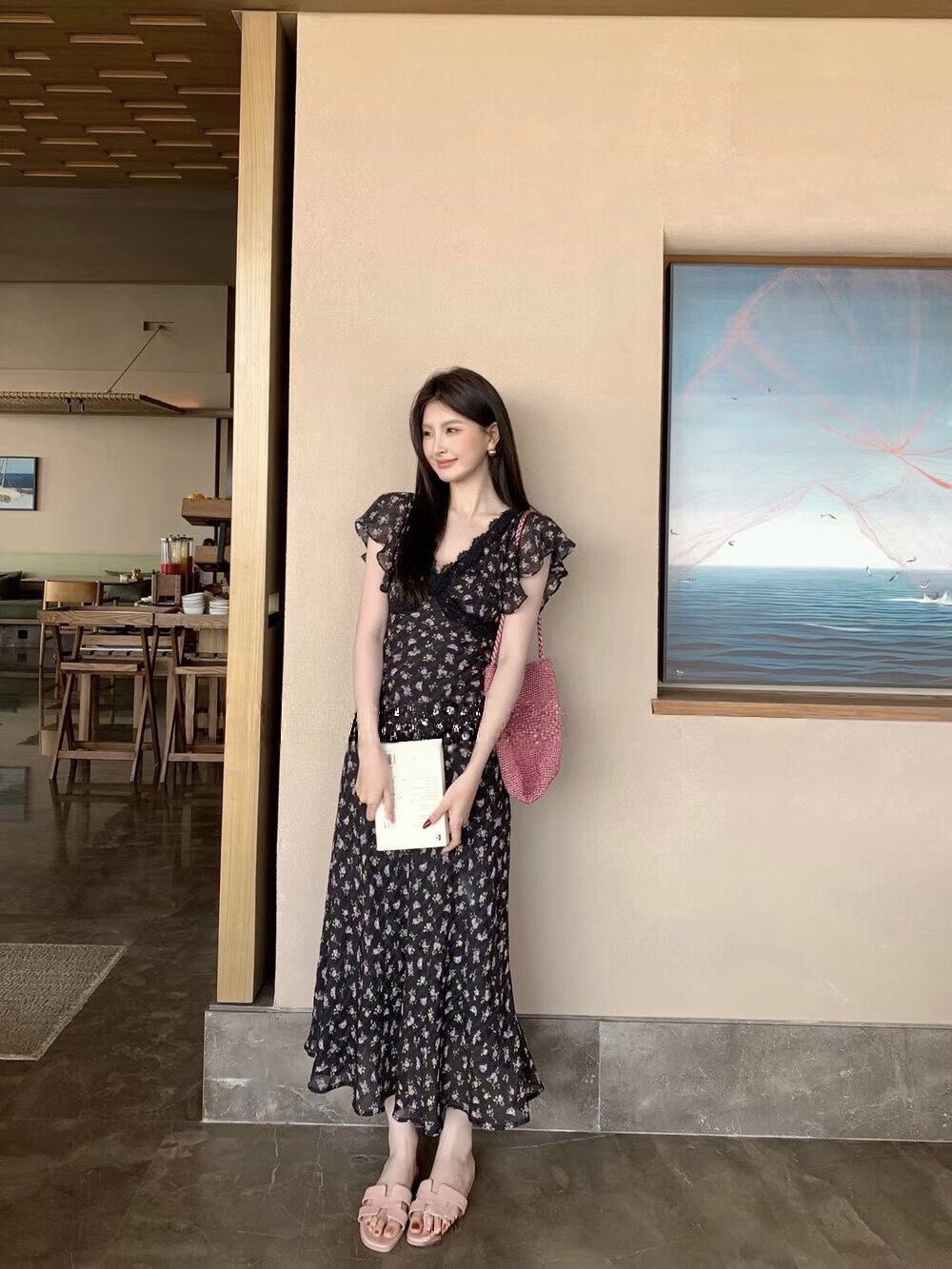法式蕾丝边收腰小碎花连衣裙女2026年夏季新款飞袖V领度假风长裙