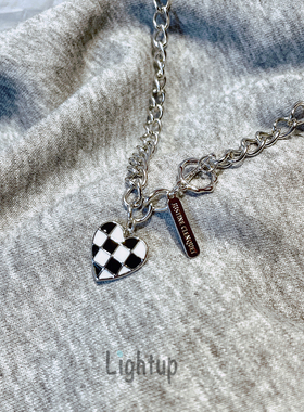 黑白棋盘格心形金属项链
