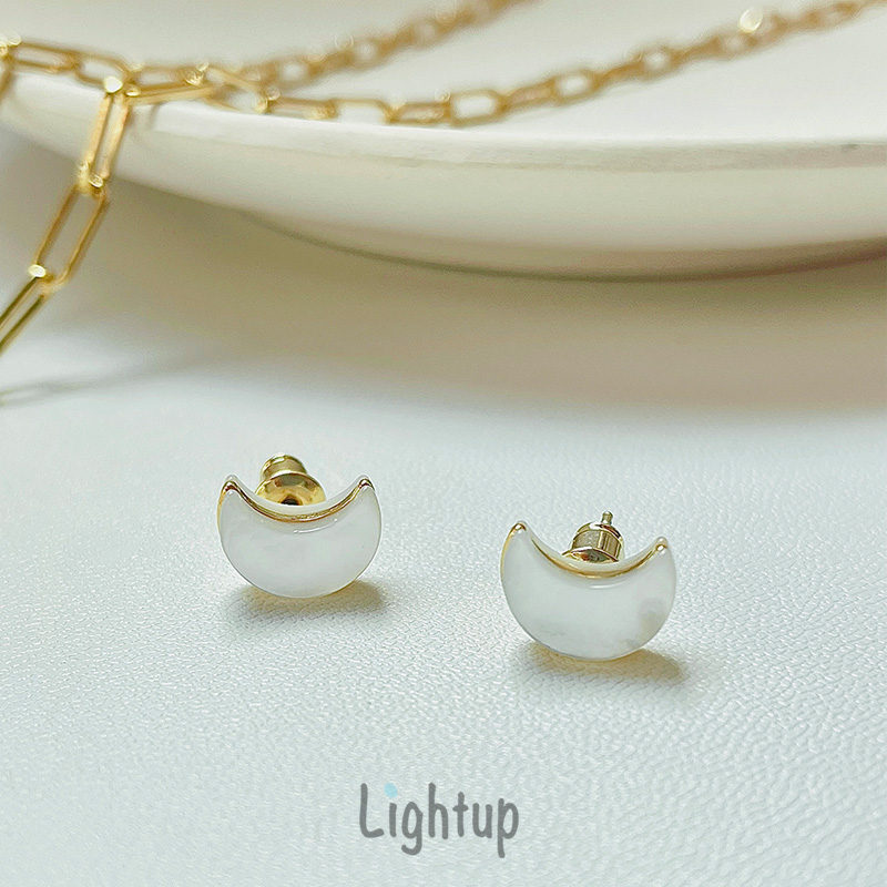 奶夫夫的月牙贝壳耳钉