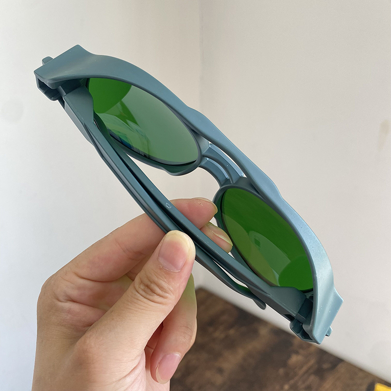 防风防飞溅电焊护目镜