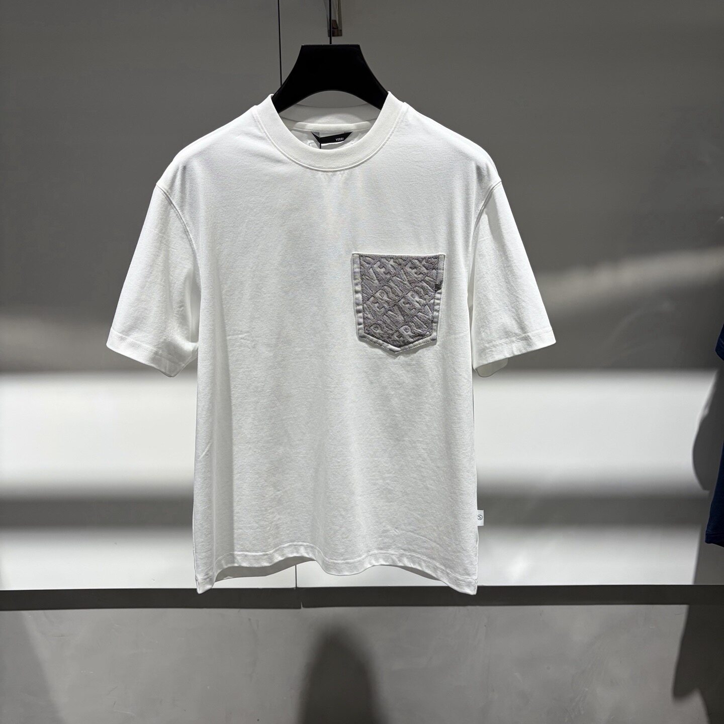 VERRI男装 26春夏新款logo字母刺绣提花男士圆领短袖T恤 262937