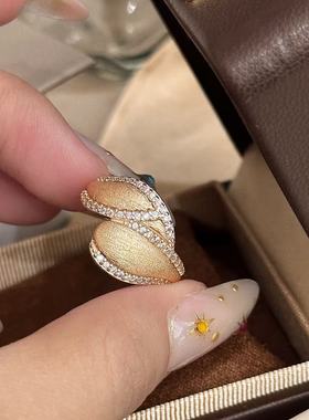 精工爆款点钻爆闪拉丝环环相绕叶子戒指中古风重工指环