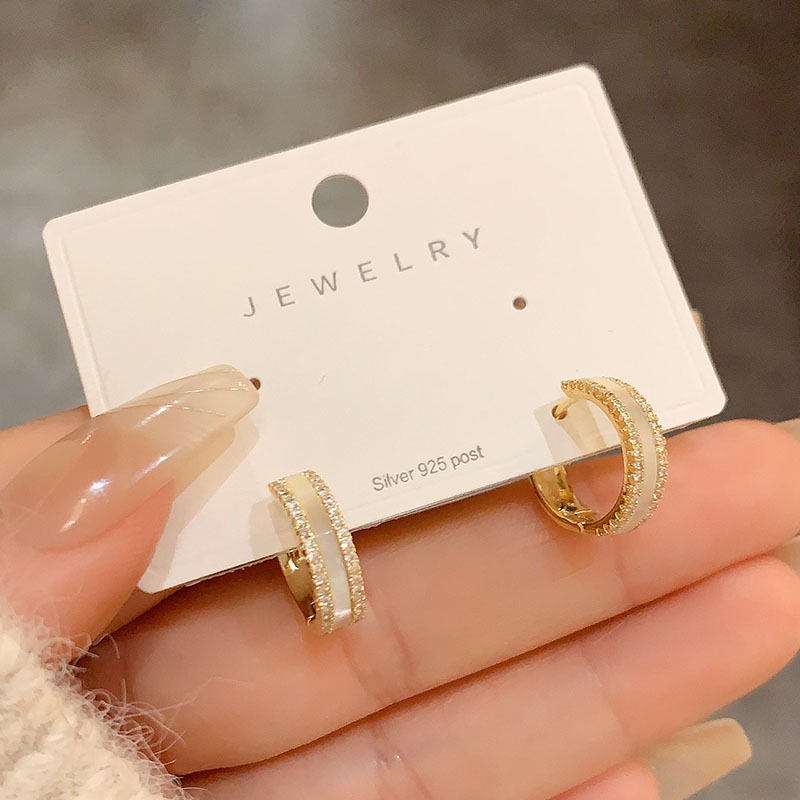 精致小众贝壳耳扣女小众设计感网红时尚耳环2026年新款潮耳饰