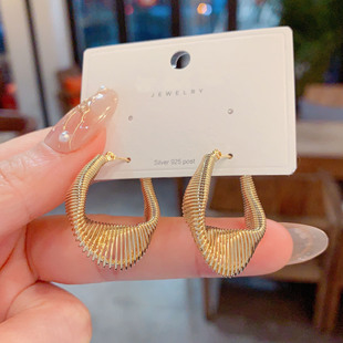 欧简小众褶皱扭曲耳圈线条弹簧金属耳环个性 网红莫比乌斯耳饰