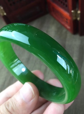 保障收藏品惊艳小手美眉福利号矿碧玉手镯中宽条52口经