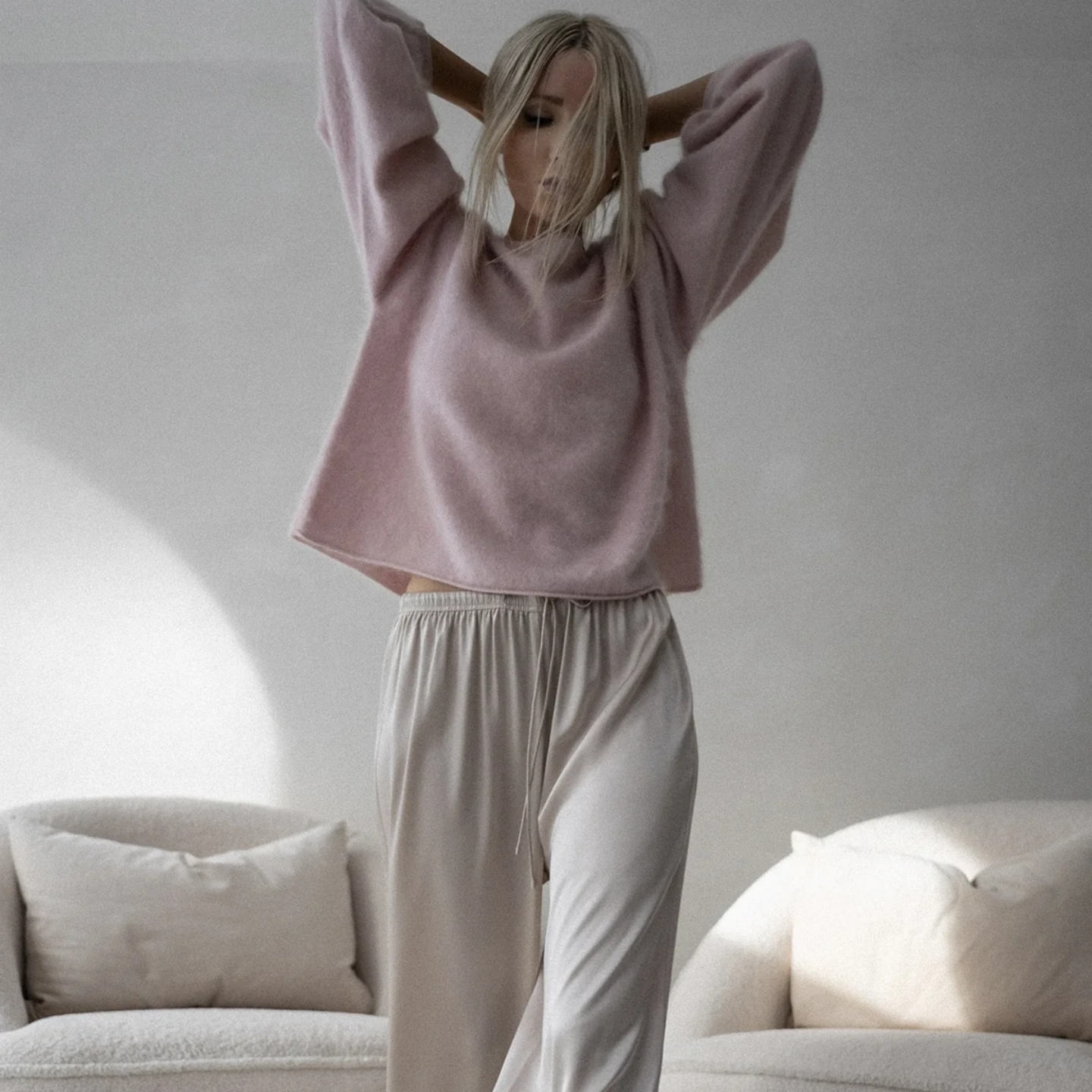 女士松弛感拉毛拉绒宽松羊绒衫