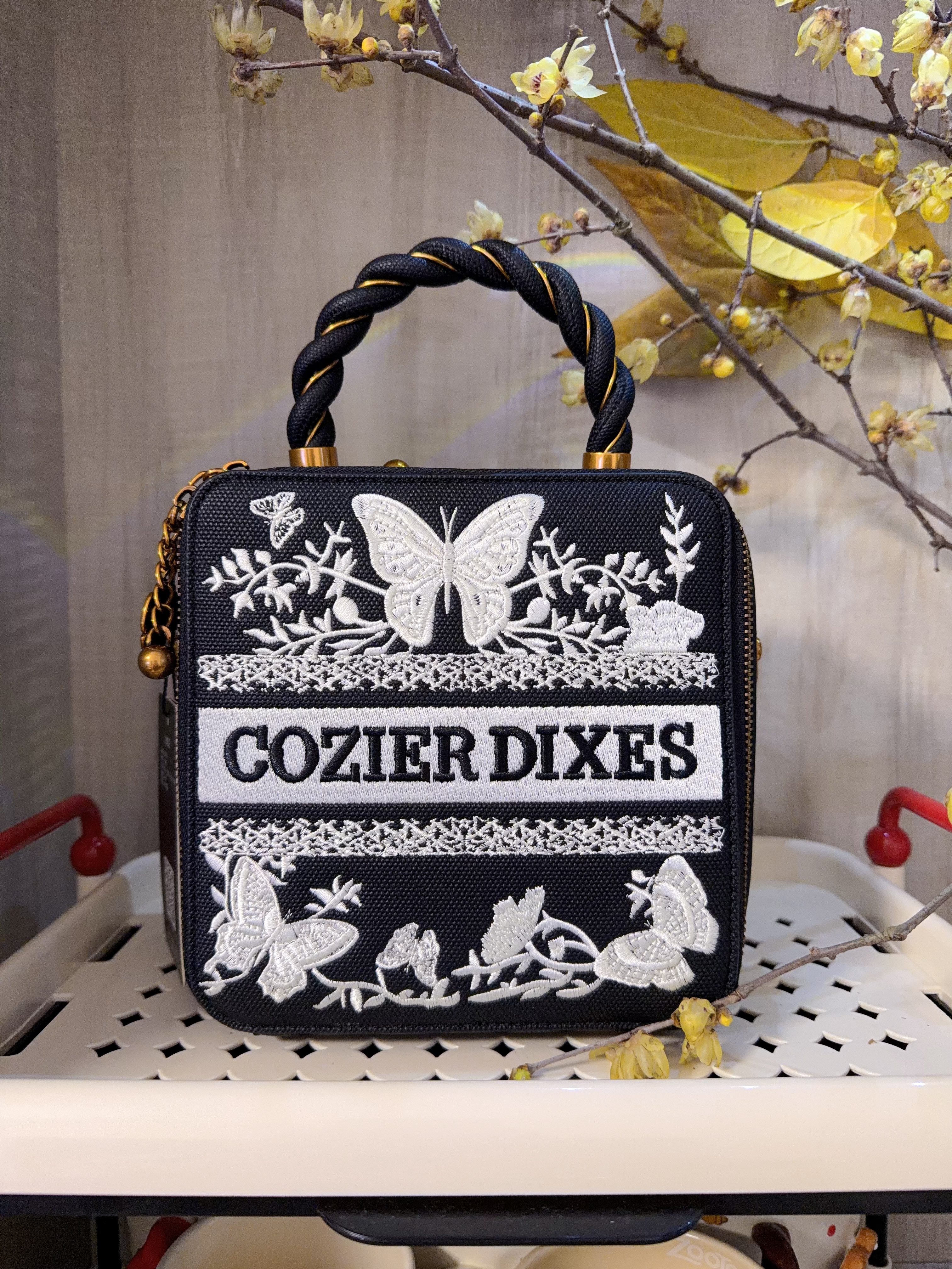 缔芙柠品牌重工蝴蝶刺绣轻奢大牌经典手提香水盒子斜挎包潮流时尚