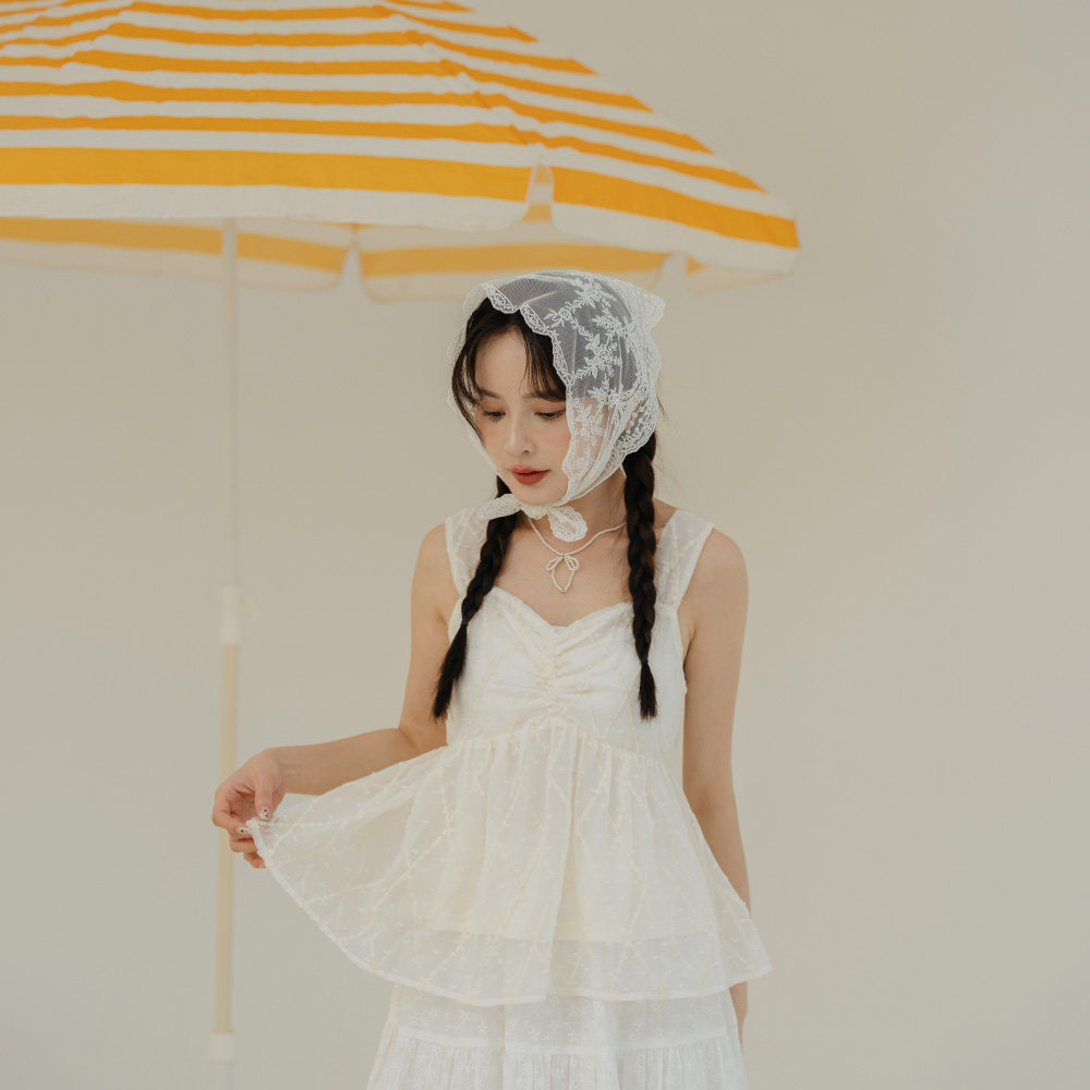 QUEENSHOP 2025春夏新品女装胸前抓皱双层网纱缇花背心