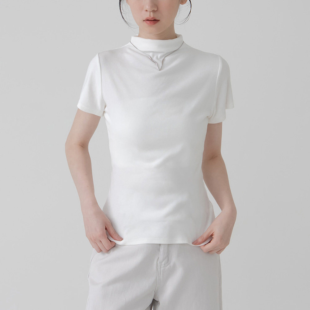 QUEENSHOP2025秋冬女装蕾蒂简约酒瓶领素面短袖上衣-白