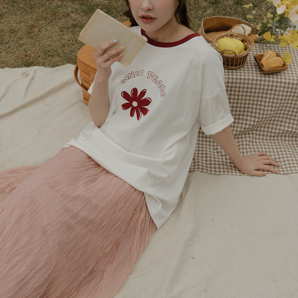 QUEENSHOP 2025秋冬新品女装撞色小花印图剪接宽版上衣