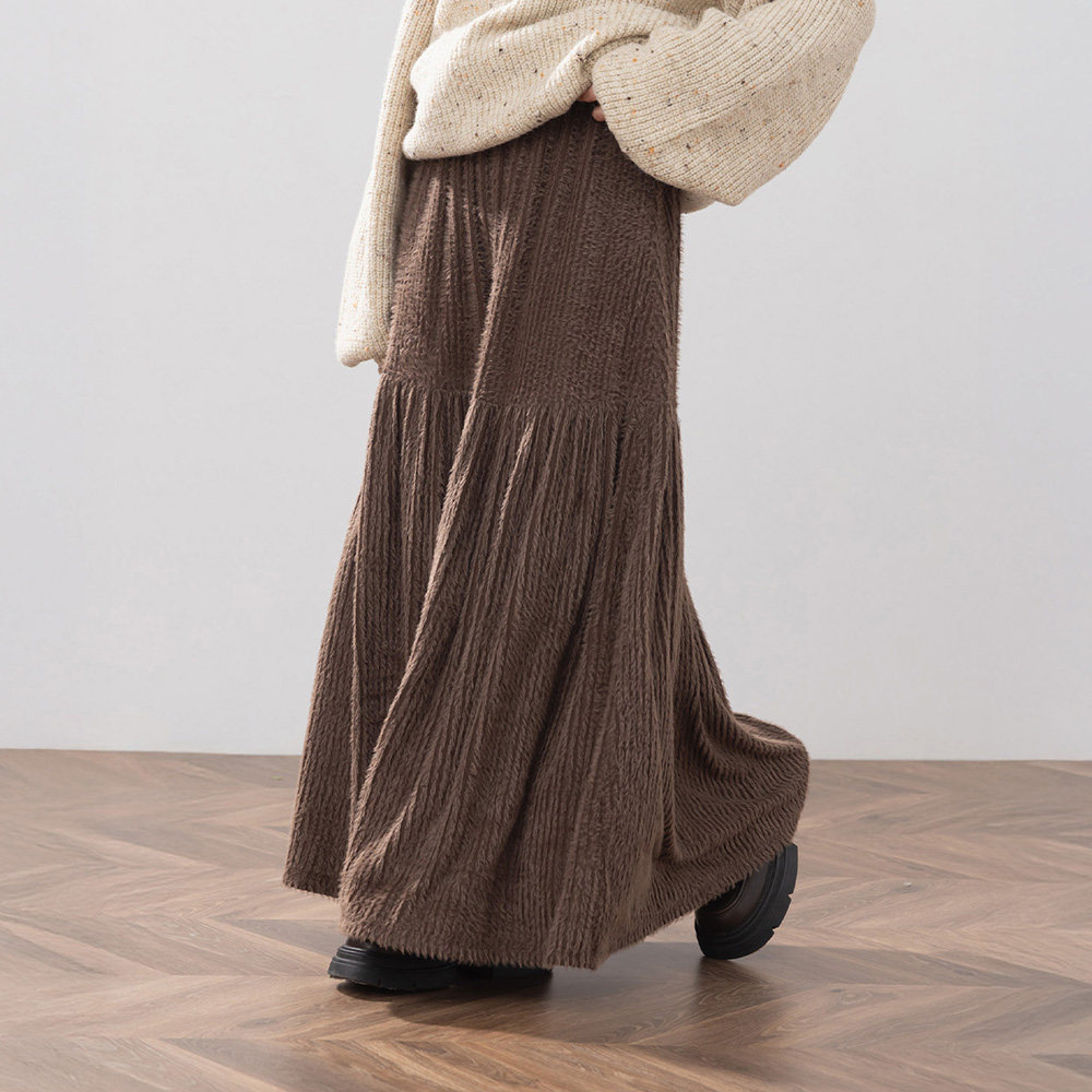 QUEENSHOP 2025秋冬新品女装立体羽毛绒感剪接伞摆长裙