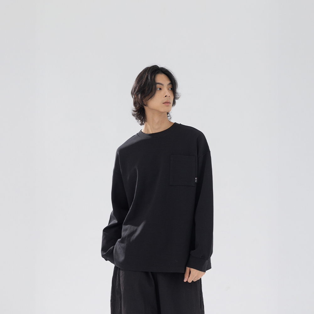 QUEENSHOP2025秋冬新品男装素面单口袋圆领长袖上衣-黑01099327