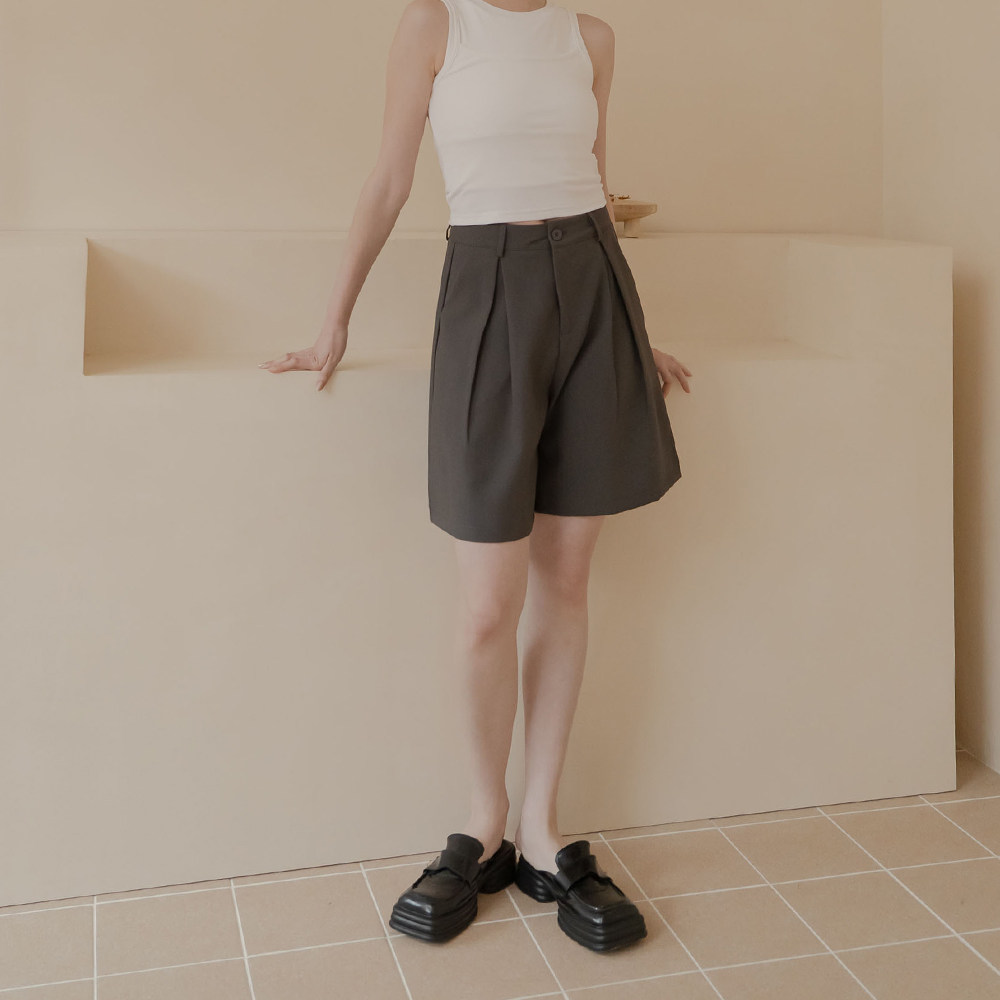 QUEENSHOP 2025秋冬女装蕾蒂前打褶宽版五分西装裤-灰04030500