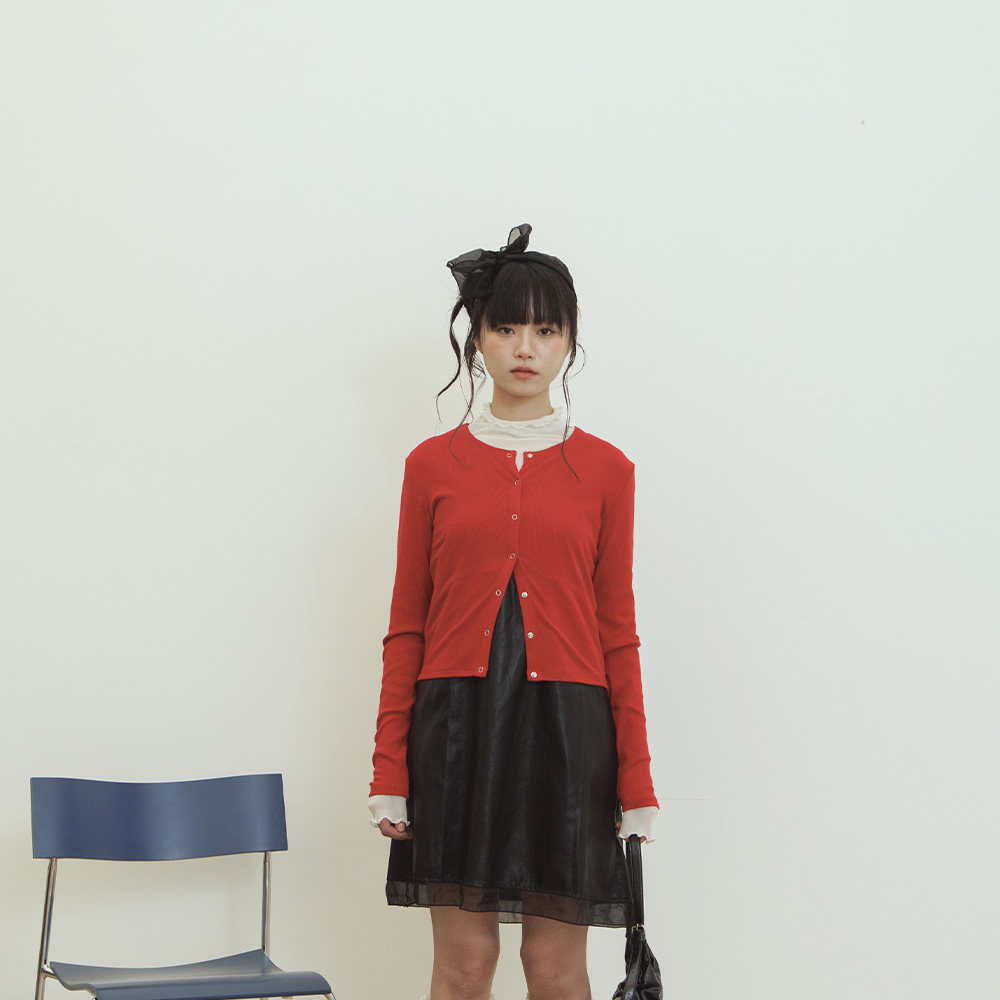 QUEENSHOP 2026秋冬新品女装素面压扣弹性长袖上衣-红01200027