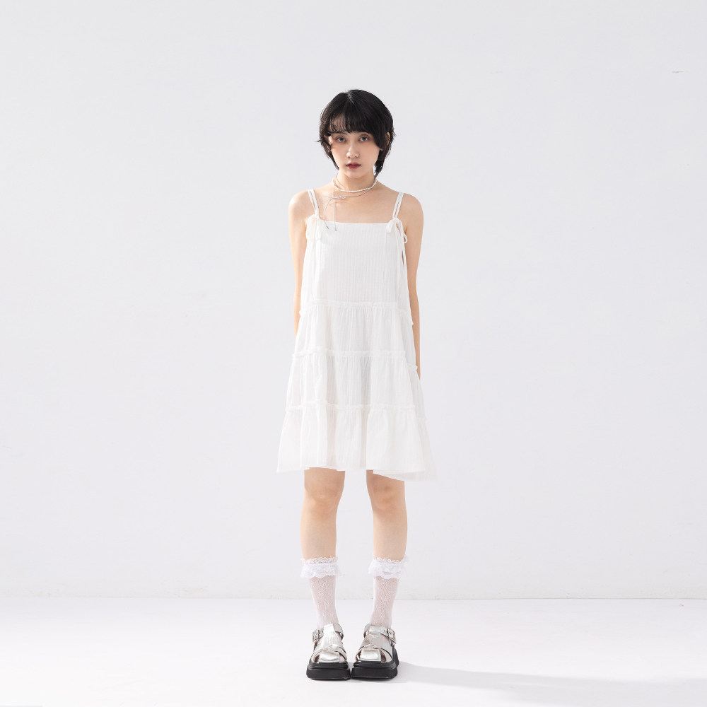 QUEENSHOP 2025秋冬新品女装多层荷叶缇花绑带短连衣裙