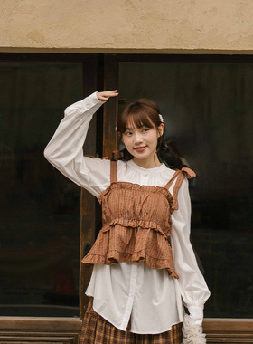 QUEENSHOP 2026春夏新品女装复古格纹荷叶伞摆绑带背心01099180