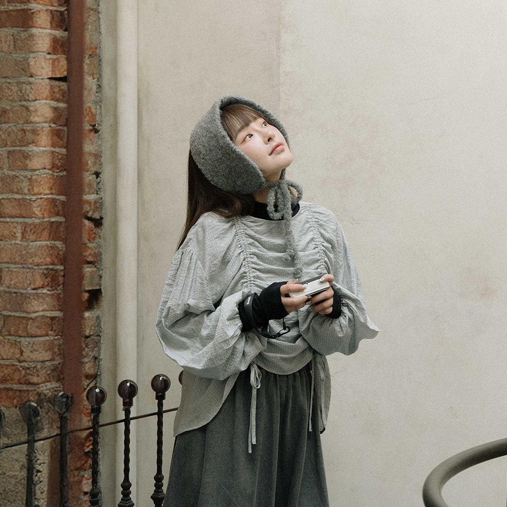 QUEENSHOP 2025秋冬新品女装质感纹理双抽皱绑带澎袖上