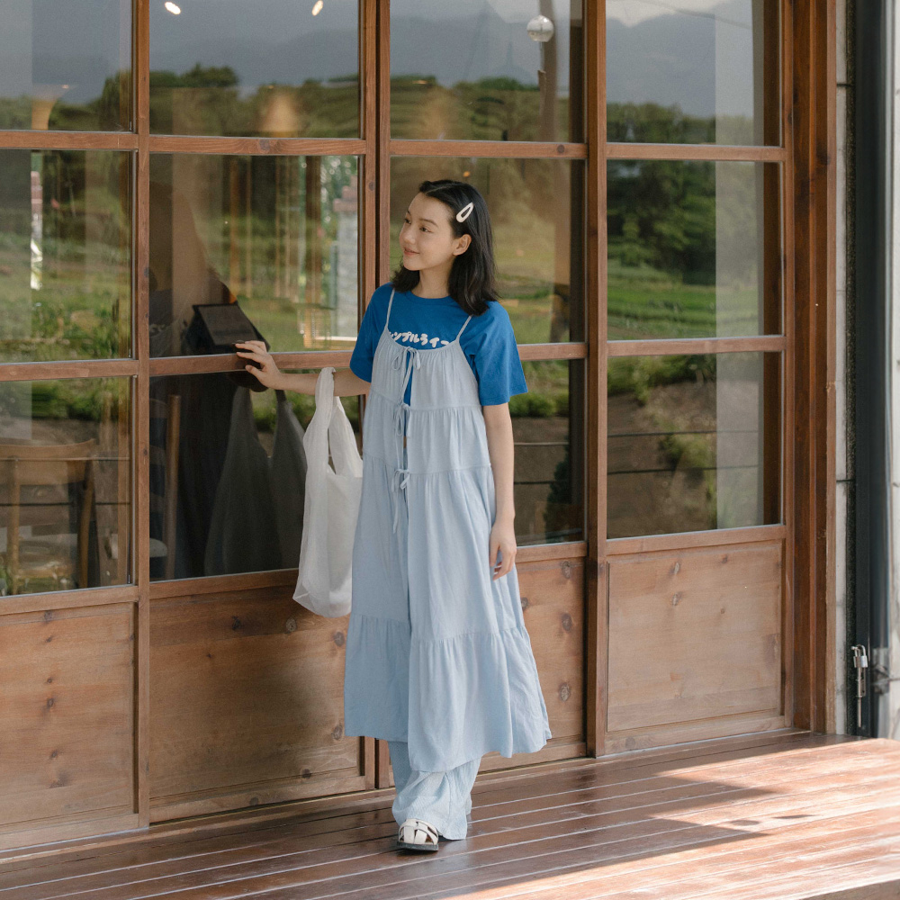 QUEENSHOP 2025春夏新品女装前绑带细肩长版罩衫连衣裙