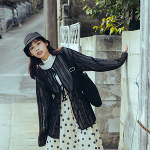 QUEENSHOP 2024秋冬新品女装镂空织纹设计双绑带长袖罩衫01097475