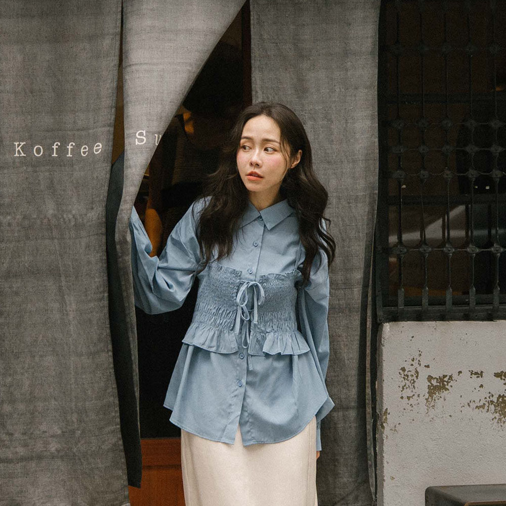 QUEENSHOP 2025秋冬新品女装两件式抓皱背心素面衬衫0