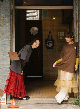 QUEENSHOP 2026春夏新品女装小雏菊刺绣印图宽版短袖上衣01190298