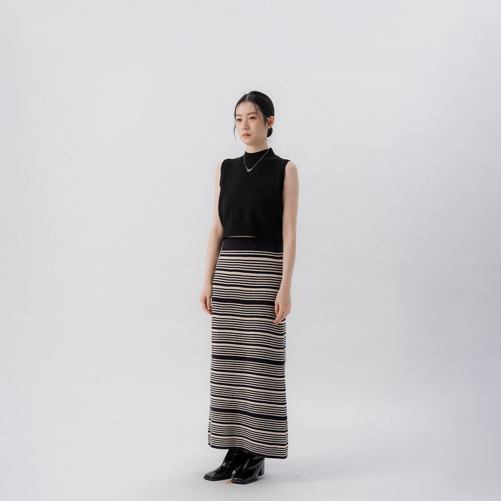 QUEENSHOP 2025秋冬女装蕾蒂横条纹后开衩针织长裙-蓝03021707