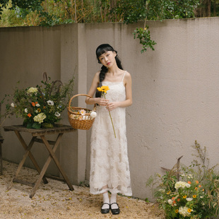 2025春夏柏心聯名蕾絲網紗緹花細肩連衣裙 QUEENSHOP 杏01087009