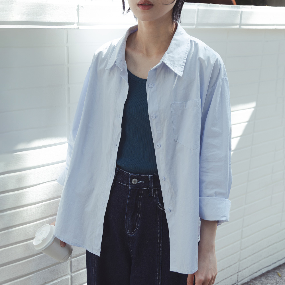 QUEENSHOP 2025春夏新品女装简约素面纯棉宽版长袖衬衫01025606