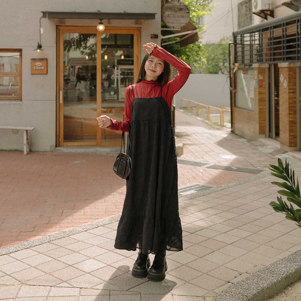 立体缇花造型细肩连衣裙