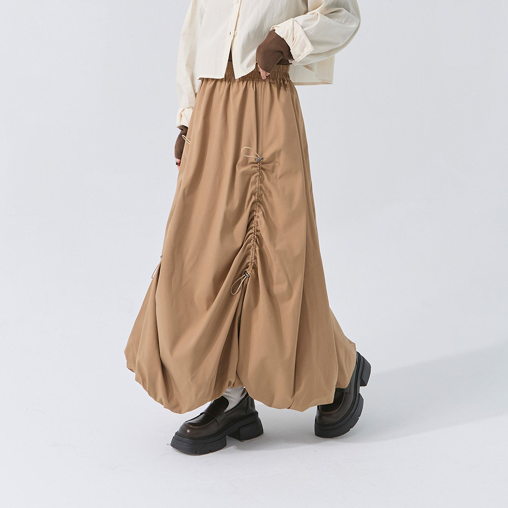 QUEENSHOP 2025秋冬新品女装裙摆抽皱设计花苞长裙03