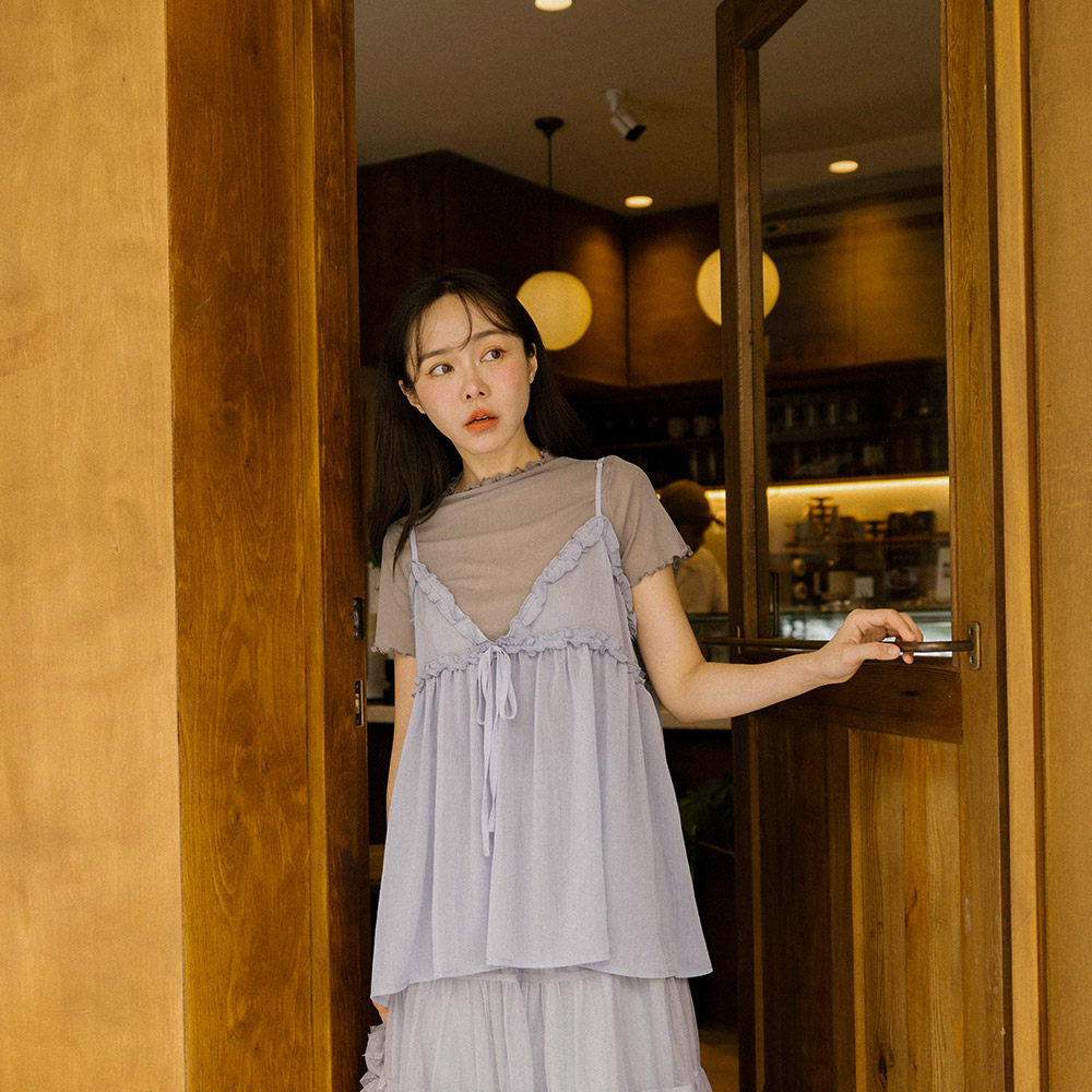 QUEENSHOP 2025秋冬新品女装透纱绑带荷叶罩衫背心-蓝