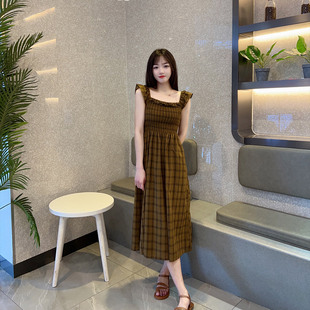 QUEENSHOP 2023春夏CN限定系列-荷叶方领格仔连衣裙03050408