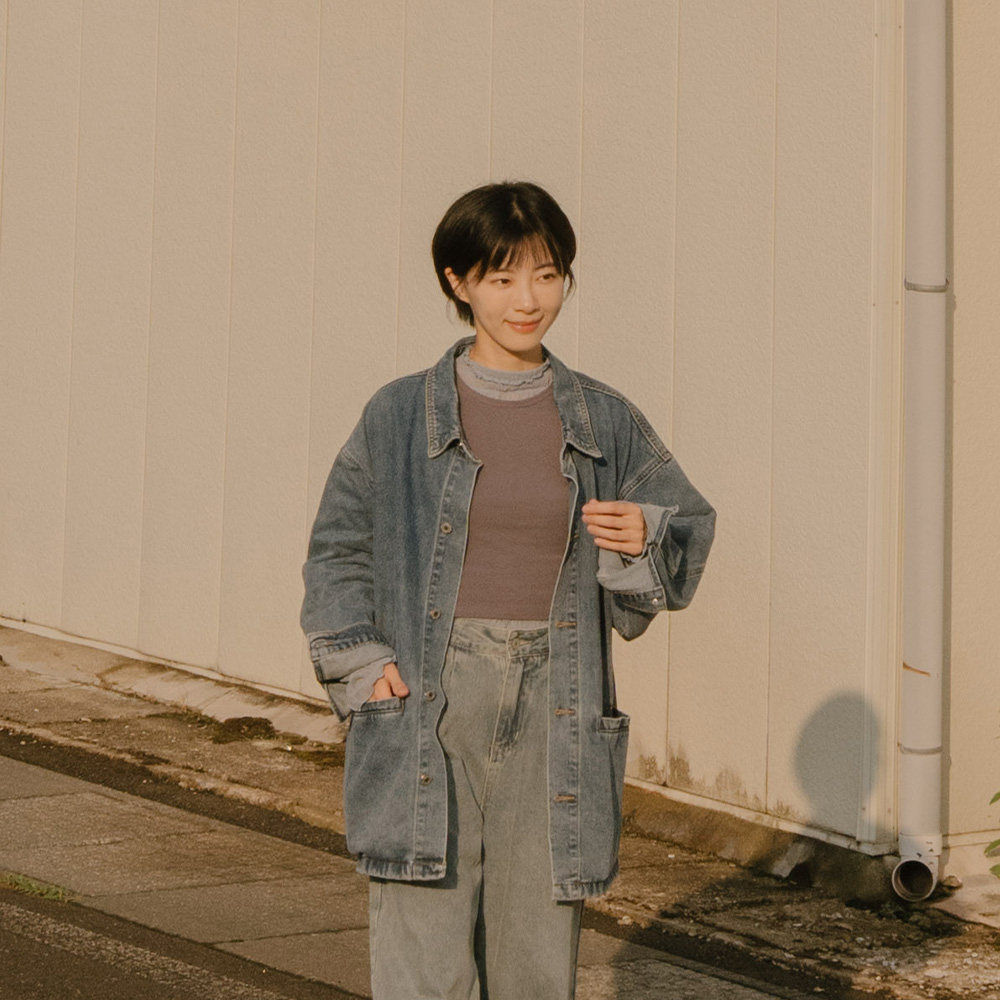 QUEENSHOP 2025秋冬新品女装复古刷色设计宽版牛仔外套