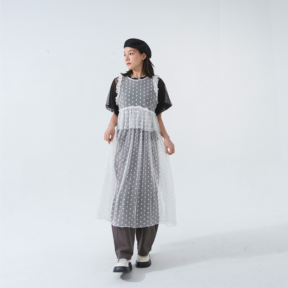 QUEENSHOP 2025秋冬新品女装立体花刺绣荷叶网纱长版罩