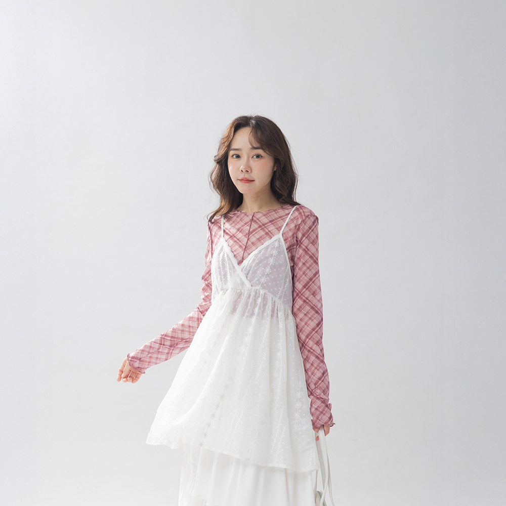 QUEENSHOP 2025秋冬新品女装格纹造型木耳边透肤长袖上