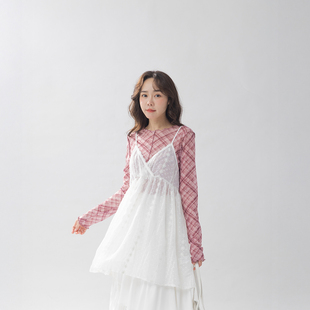 QUEENSHOP 2025秋冬新品女装格纹造型木耳边透肤长袖上衣01099105