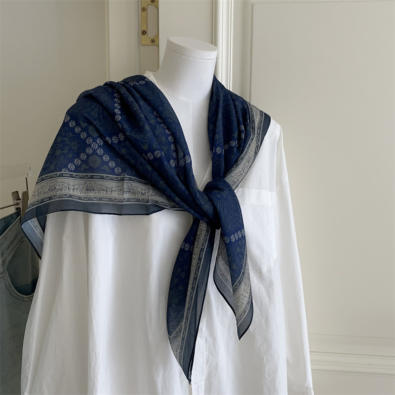 自留百搭藏蓝大方巾丝巾披肩柔软亲肤坎肩空调房搭肩叠穿屁帘女士