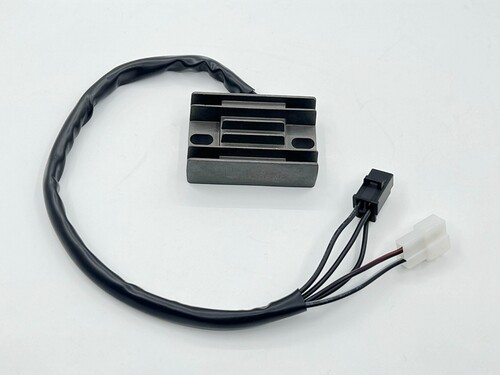 适用铃木锐爽EN125-2A/2F/3A/3E/3F GN EN150 HJ125K-A稳压整流器