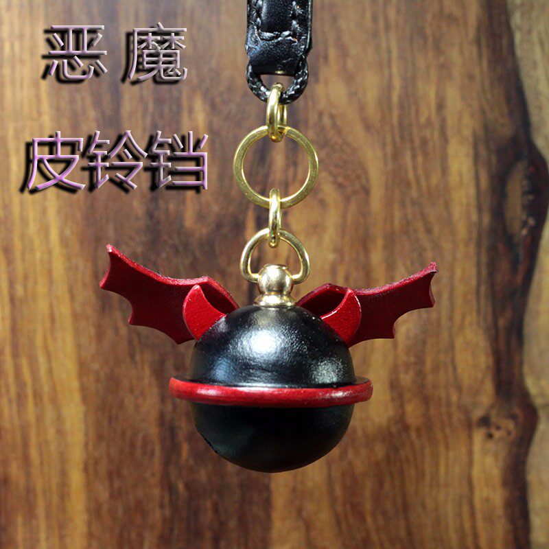 新款创意可爱恶魔铃铛牛皮革包包挂饰后视镜挂件配饰女汽车铜钥匙