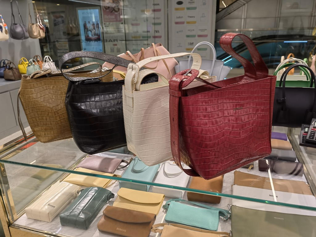 RABEANCO秋冬女包单肩包轻便斜挎包软皮大容量托特包魔方包