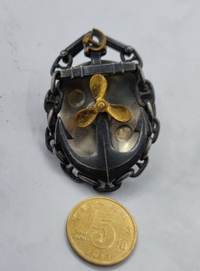 保真苏联远洋机械师证章  反面有厂标