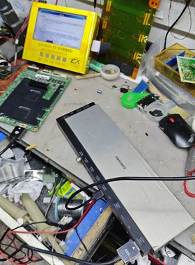 维修三星UA78/65/55HU9800J集线盒多媒体机顶盒报高温重启等