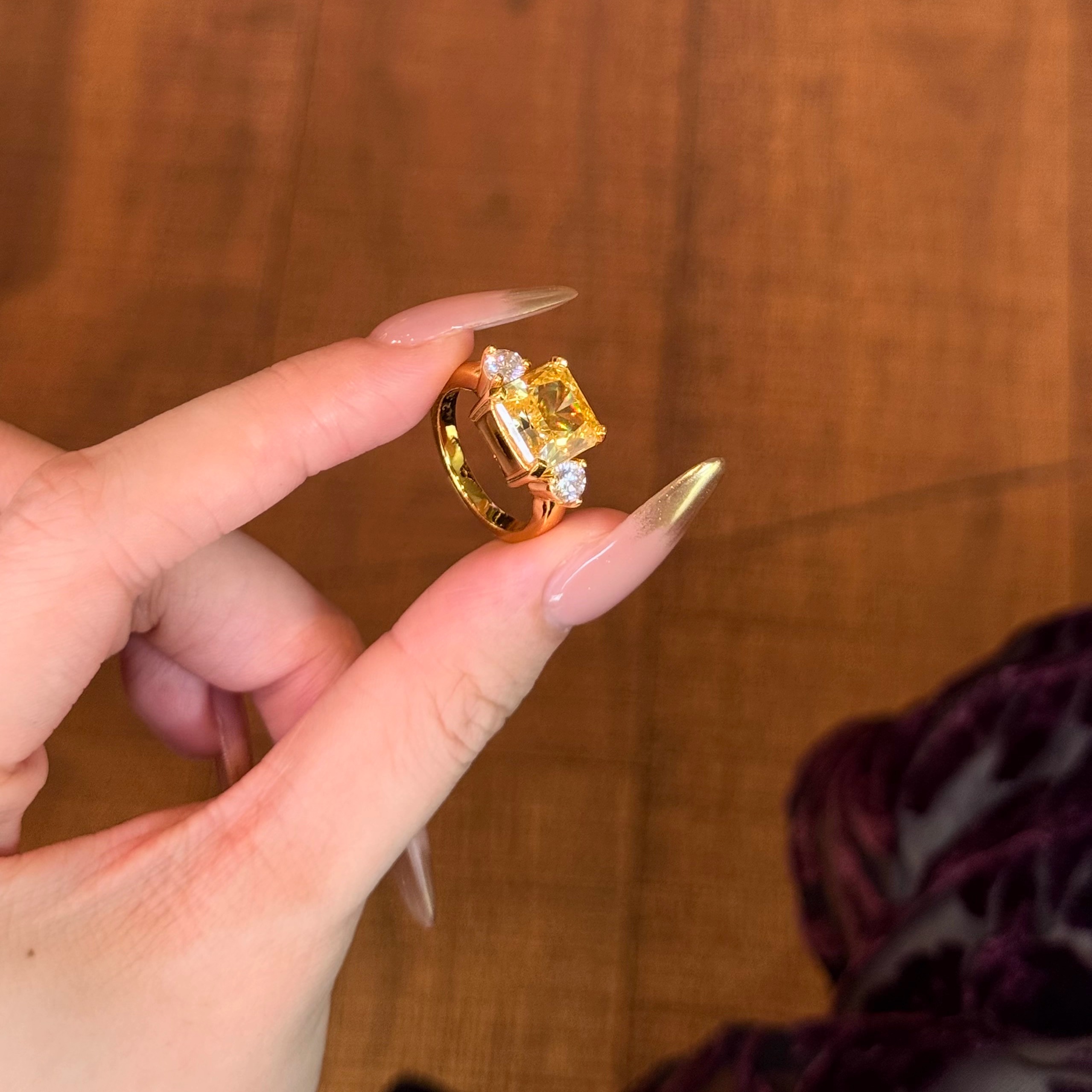 新款黄金莫桑黄锆石靓丽高级感戒指女戒大克拉黄金足金999戒指